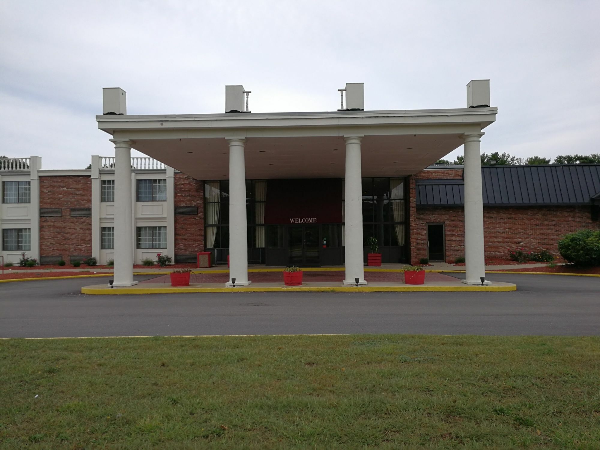 Mystic River Hotel & Suites Exterior photo